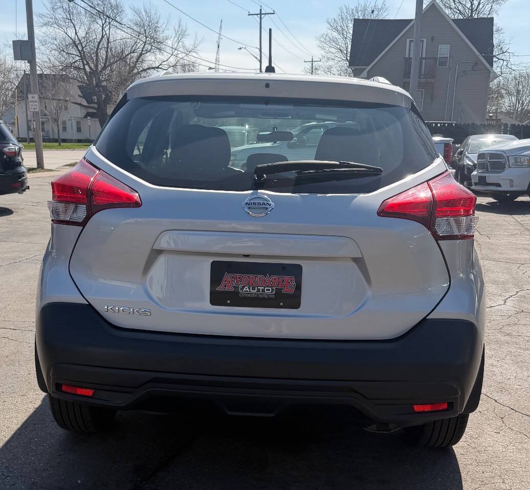 Used 2019 Nissan Kicks S FWD image 12