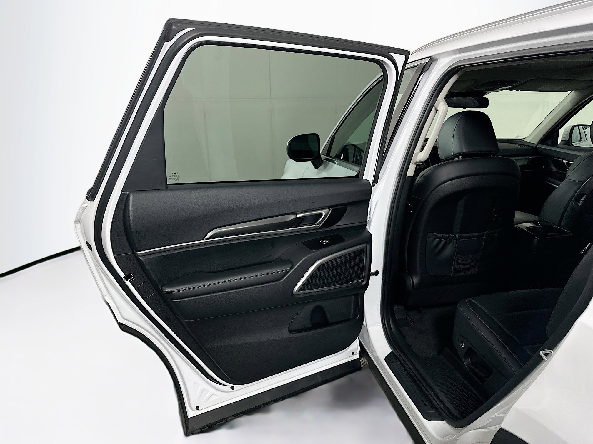 Used 2025 Kia Telluride S FWD image 27