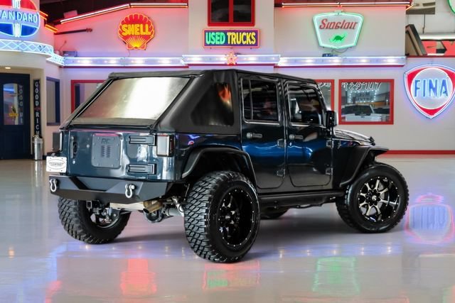 Used 2017 Jeep Wrangler Unlimited Sport AWD/4WD image 3