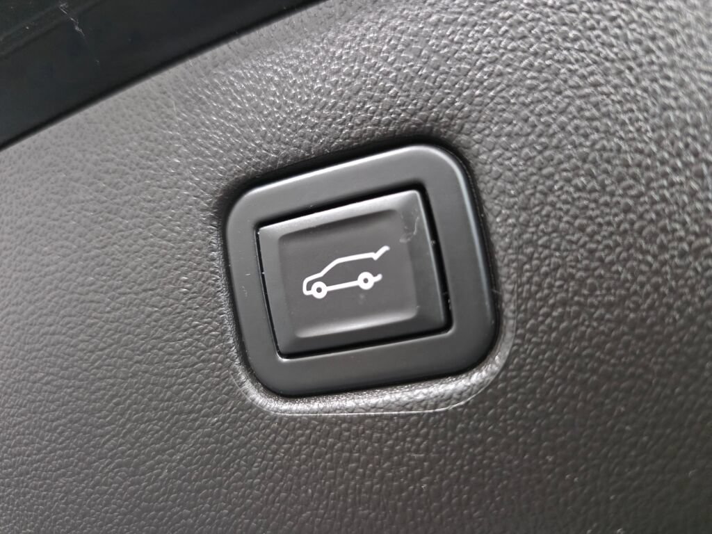 Used 2021 Chevrolet Blazer LT w/ Sound & Technology Package FWD image 22