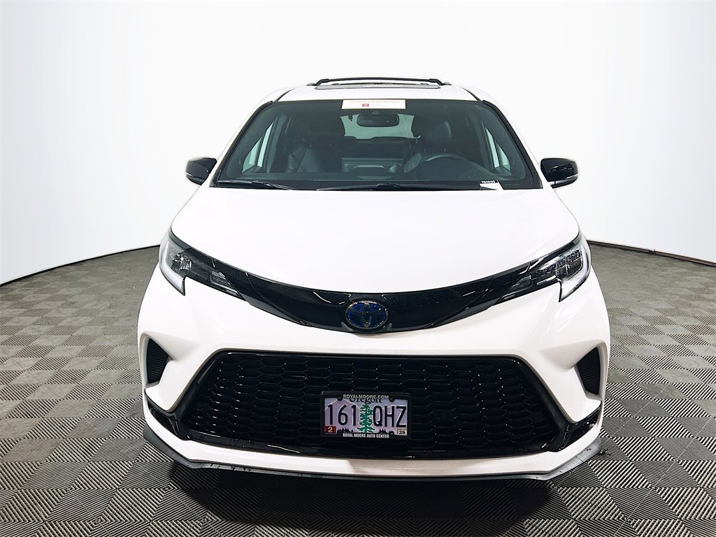 Certified 2025 Toyota Sienna XSE w/ XSE Premium Package image 3