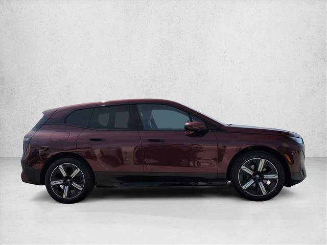 Used 2023 BMW iX xDrive50 w/ Sport Package AWD/4WD image 4