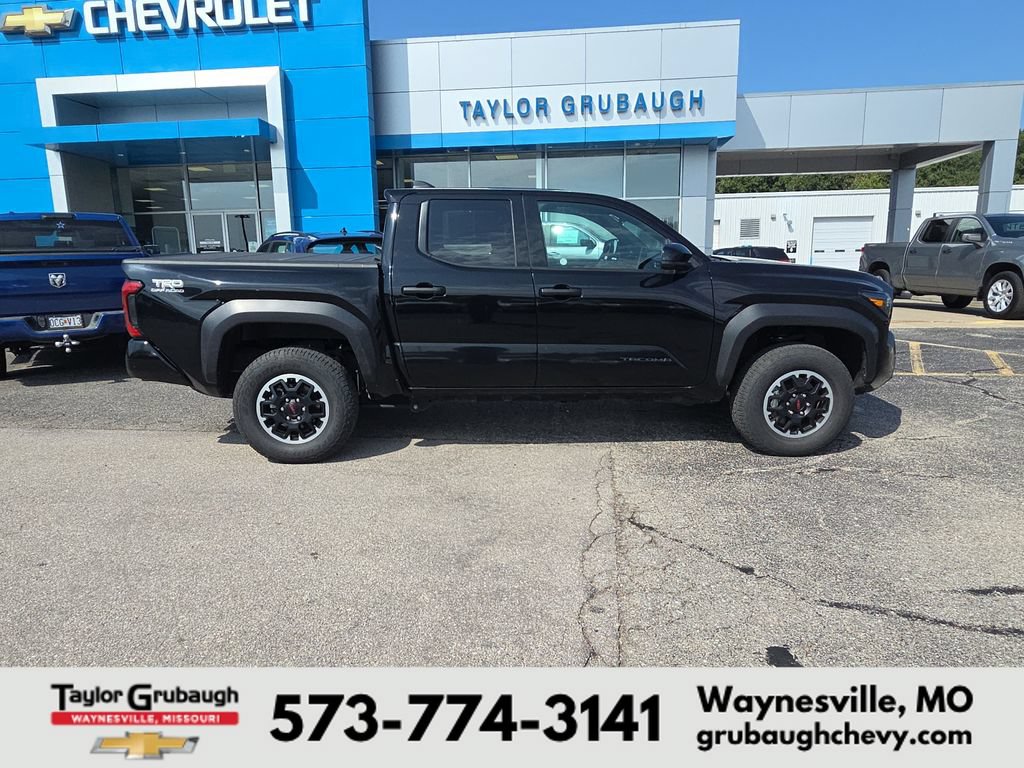 Used 2025 Toyota Tacoma TRD Off-Road AWD/4WD image 1