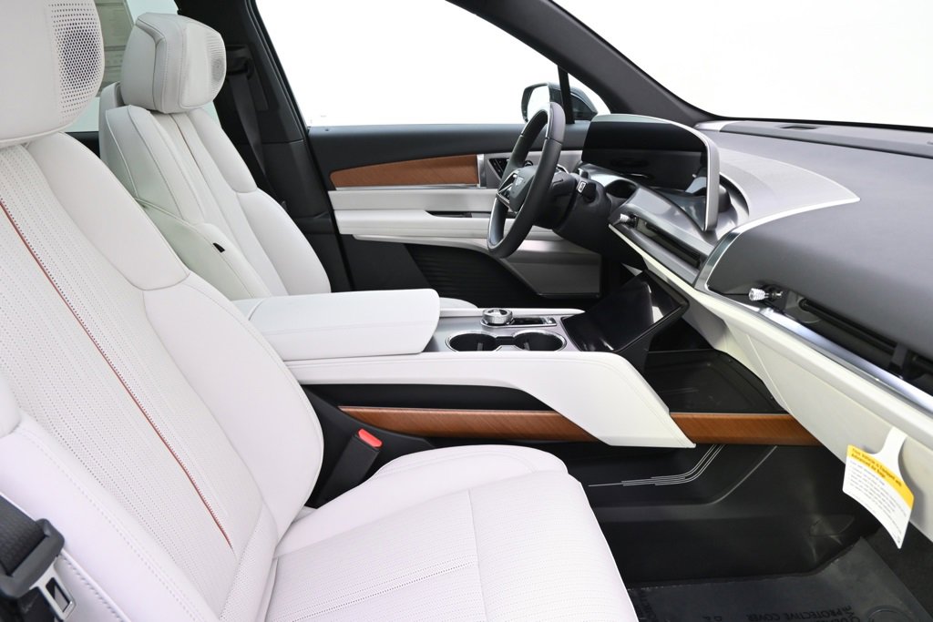 New 2026 Cadillac Vistiq Luxury w/ LPO, Floor Liner Package image 16