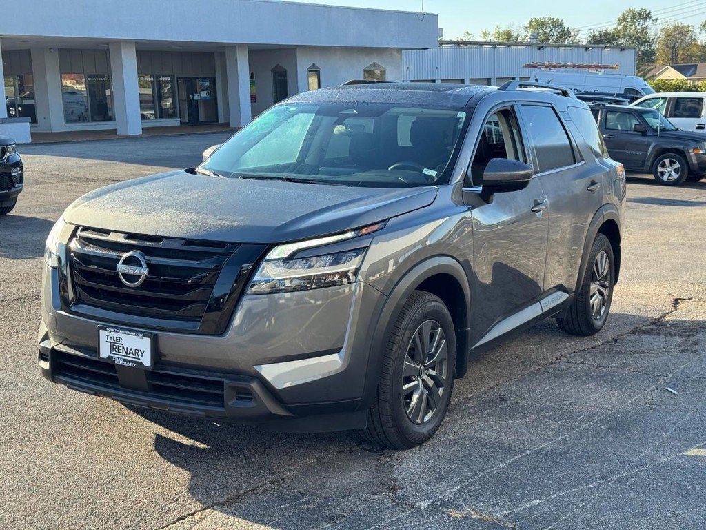 Used 2022 Nissan Pathfinder SV w/ SV Premium Package image 8