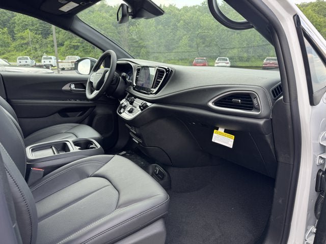 New 2027 Chrysler Pacifica Select FWD image 13