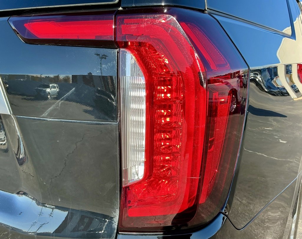 Used 2021 GMC Yukon XL Denali image 16