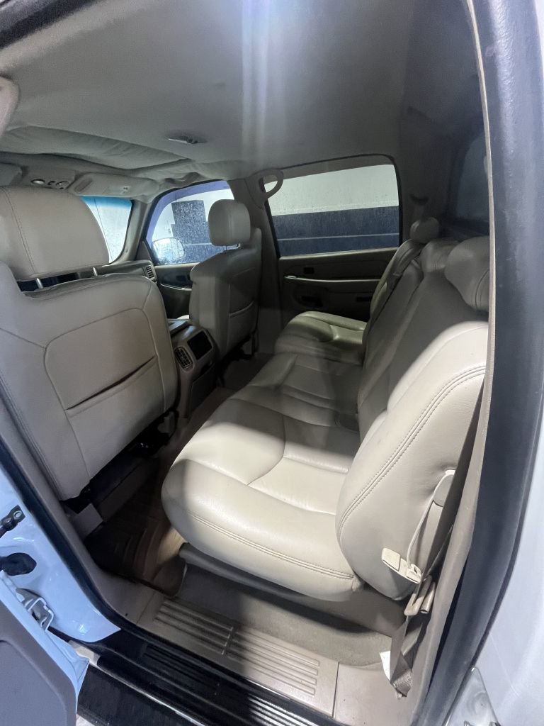 Used 2005 Chevrolet Avalanche Z71 w/ Sun And Sound Package AWD/4WD image 7