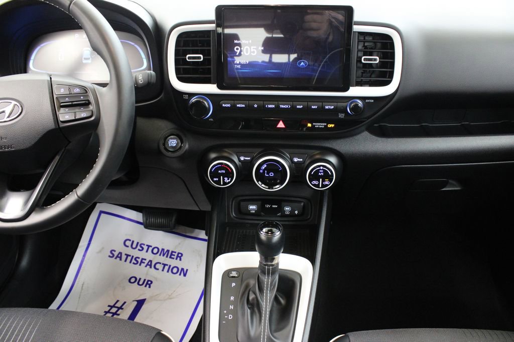 Used 2025 Hyundai Venue Limited FWD image 21