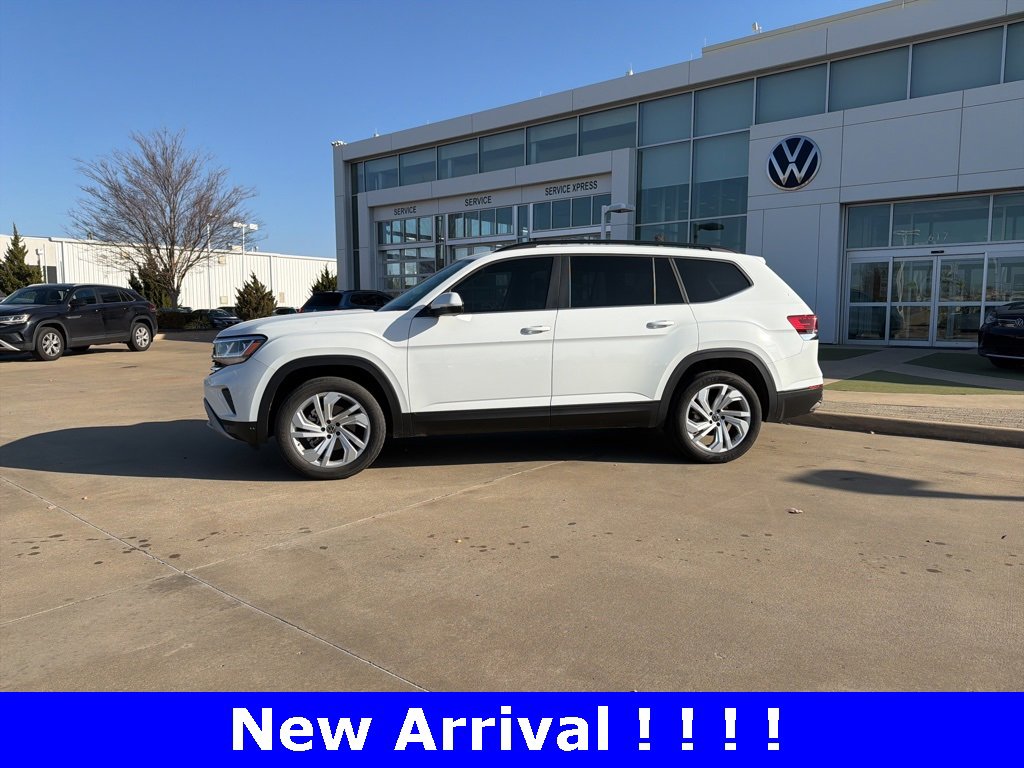 Used 2023 Volkswagen Atlas SE image 2