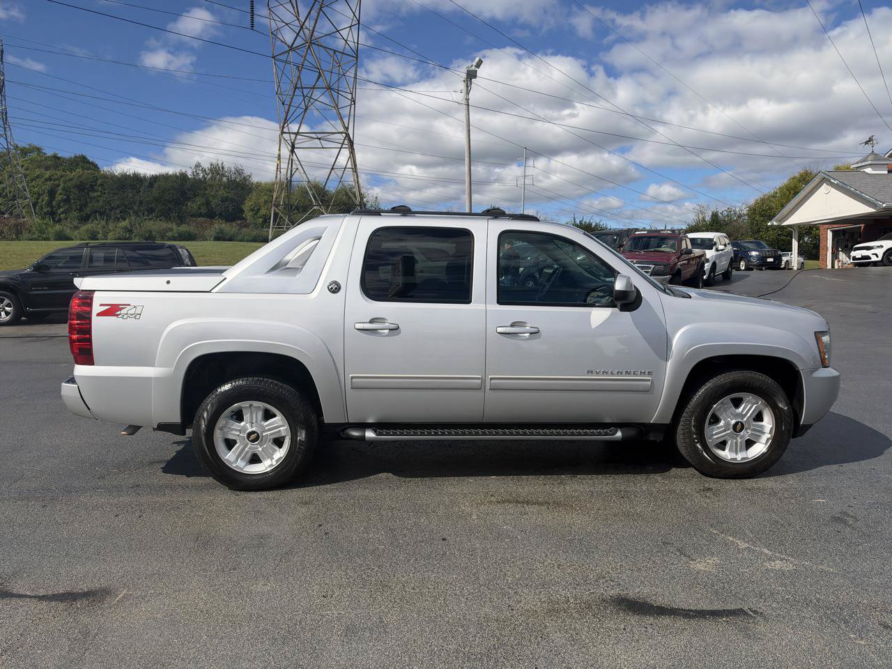 Used 2013 Chevrolet Avalanche LT w/ Suspension Package, Off-Road AWD/4WD image 5