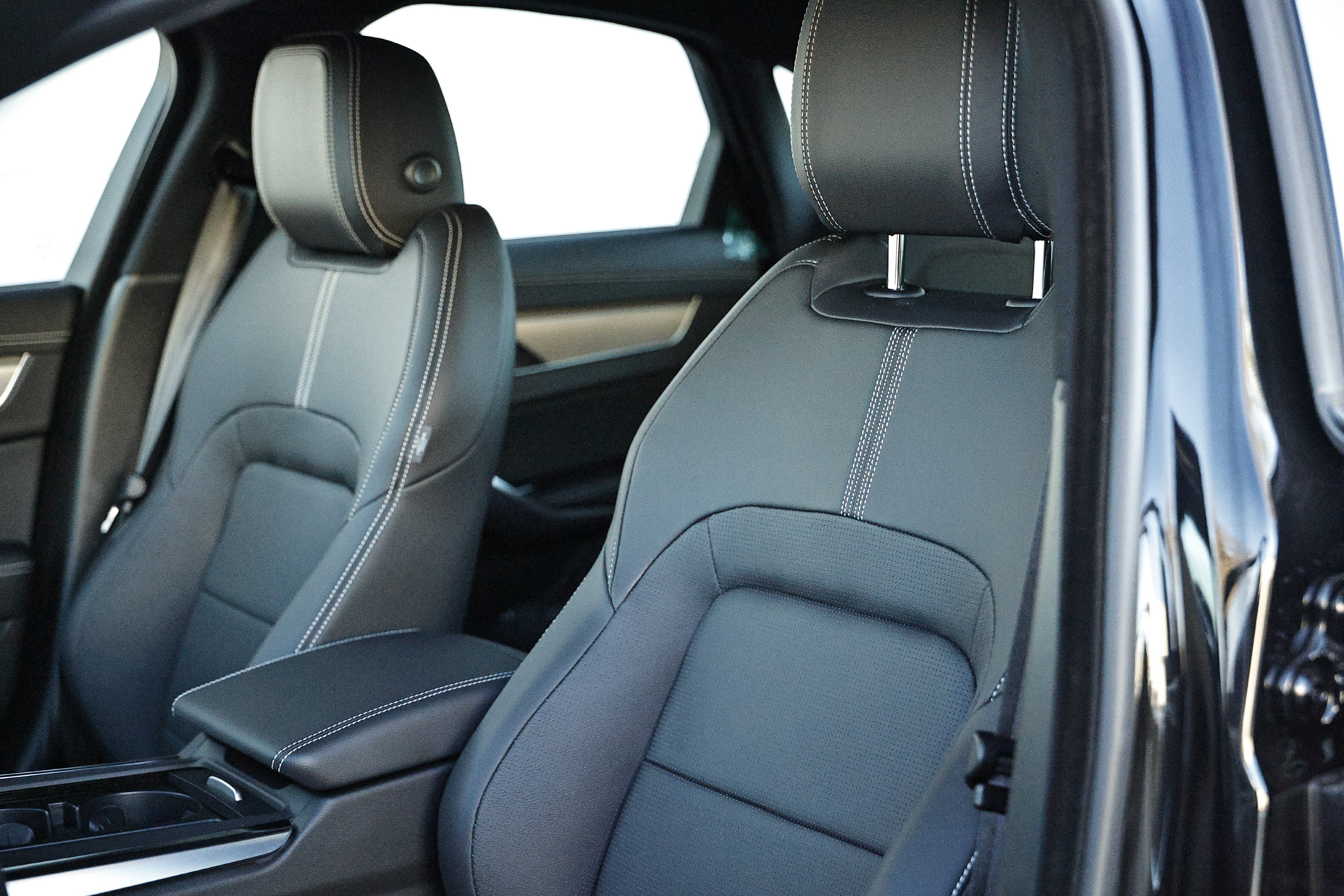 New 2024 Jaguar XF R-Dynamic SE AWD/4WD image 28