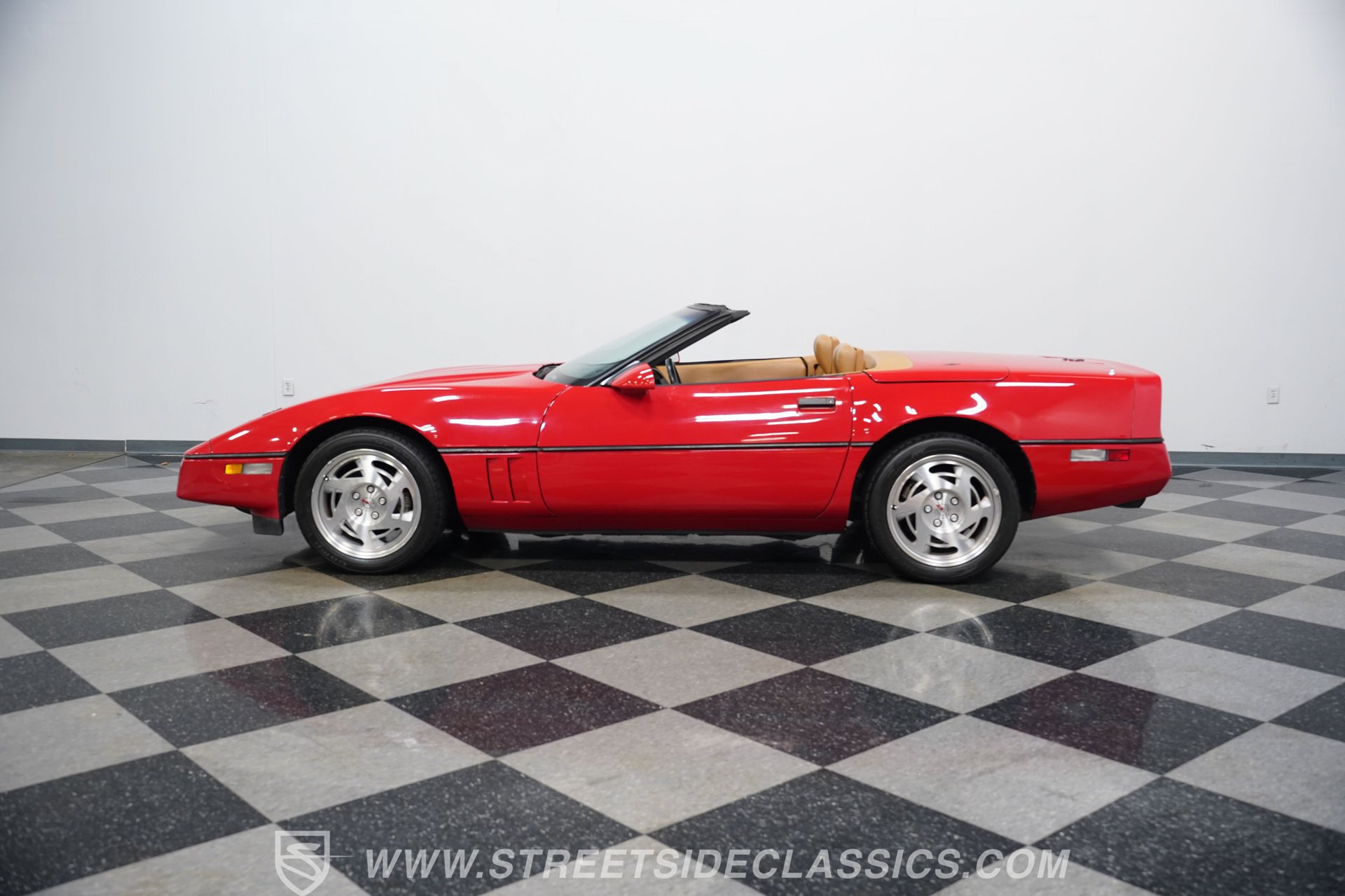Used 1990 Chevrolet Corvette Convertible RWD image 2