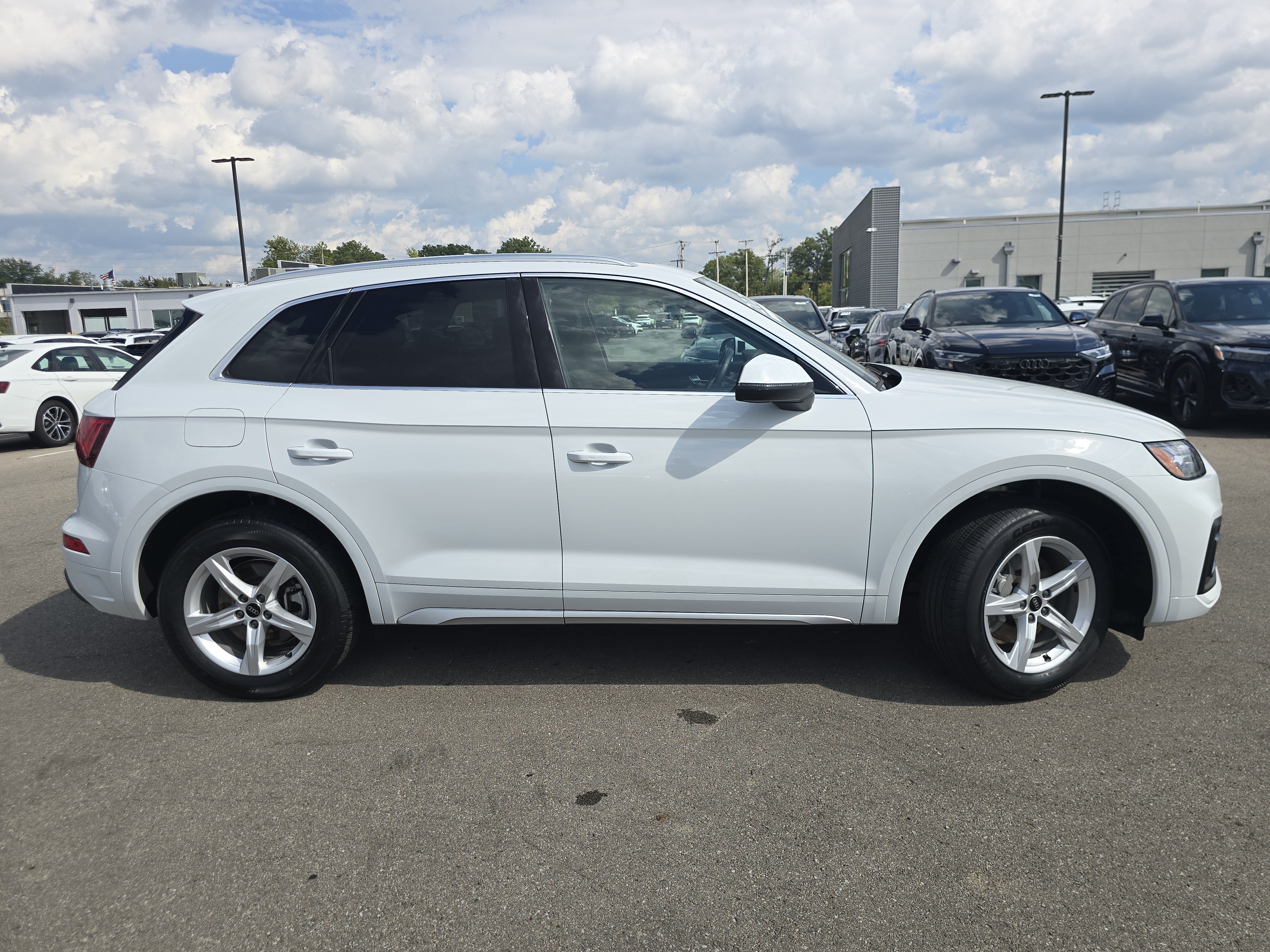 Certified 2023 Audi Q5 2.0T Premium w/ Convenience Package AWD/4WD image 8