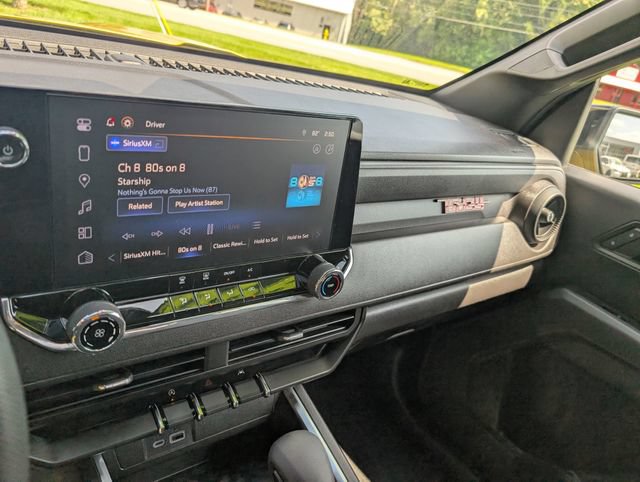 Used 2023 Chevrolet Colorado Trail Boss w/ Technology Package AWD/4WD image 21
