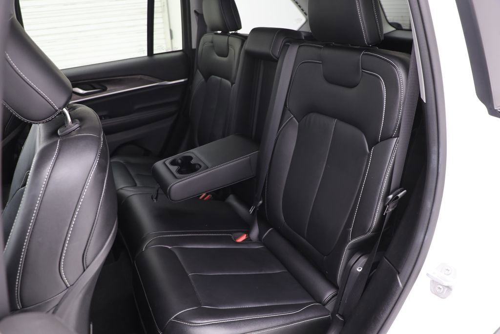 Used 2023 Jeep Grand Cherokee Limited image 11