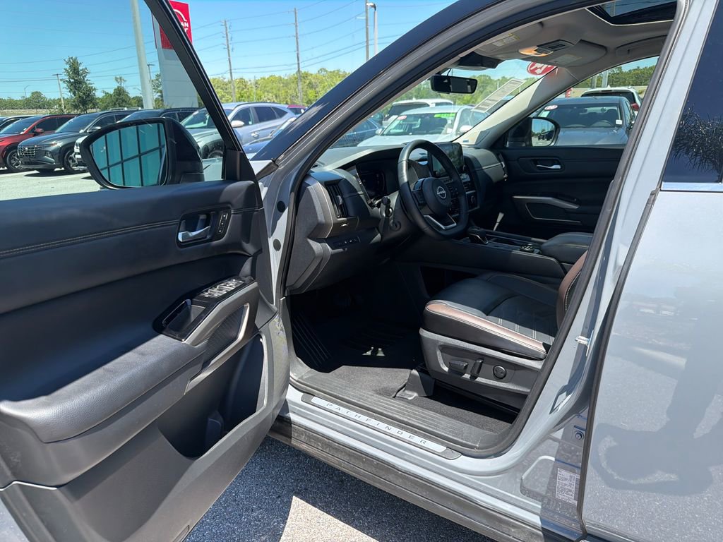 Certified 2024 Nissan Pathfinder Platinum AWD/4WD image 13
