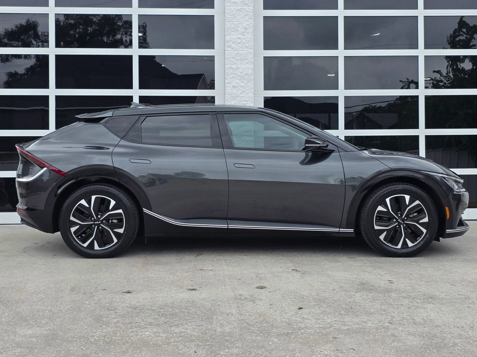 Used 2024 Kia EV6 Wind RWD image 3