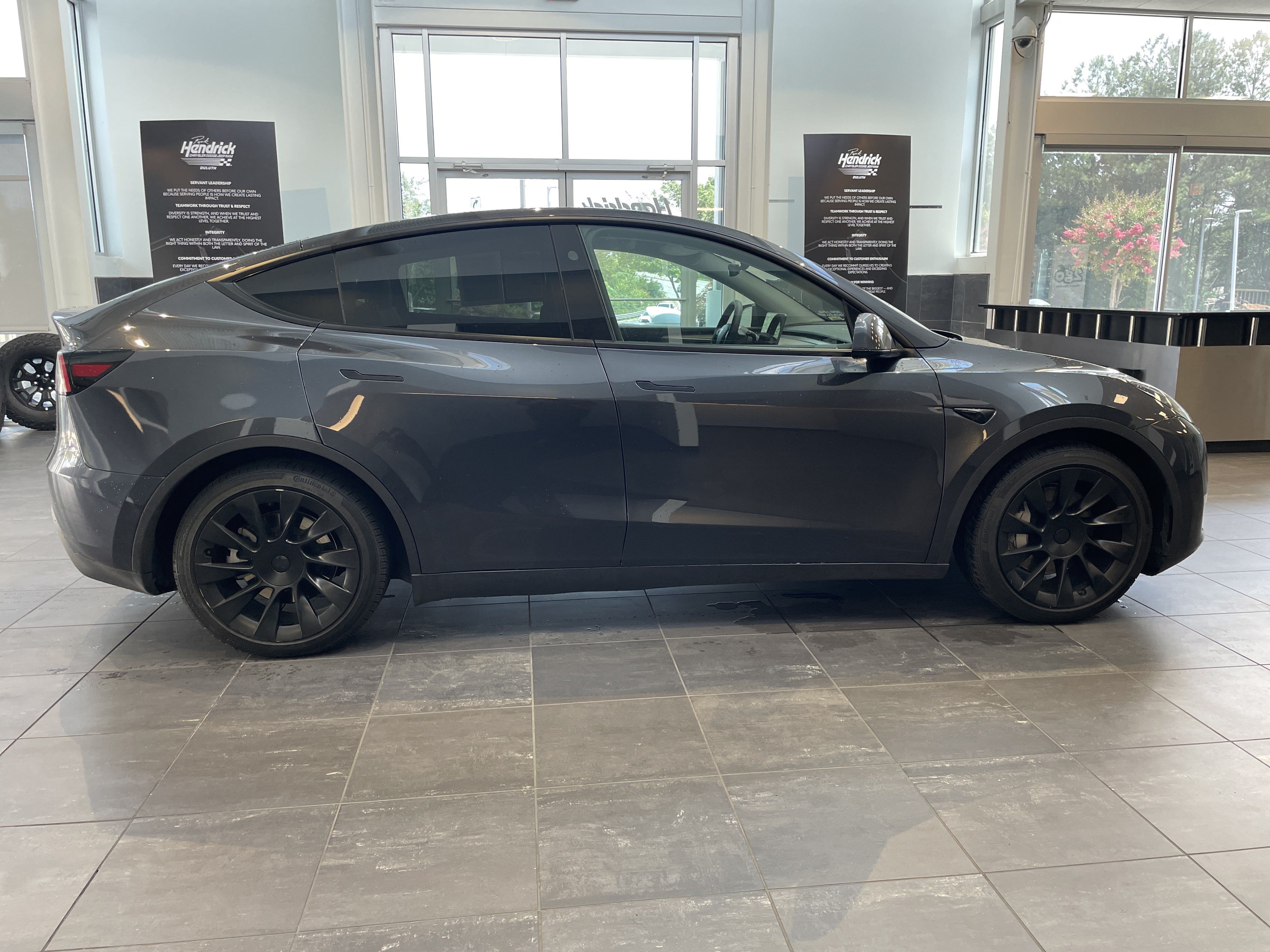 Used 2025 Tesla Model Y Long Range AWD/4WD image 11
