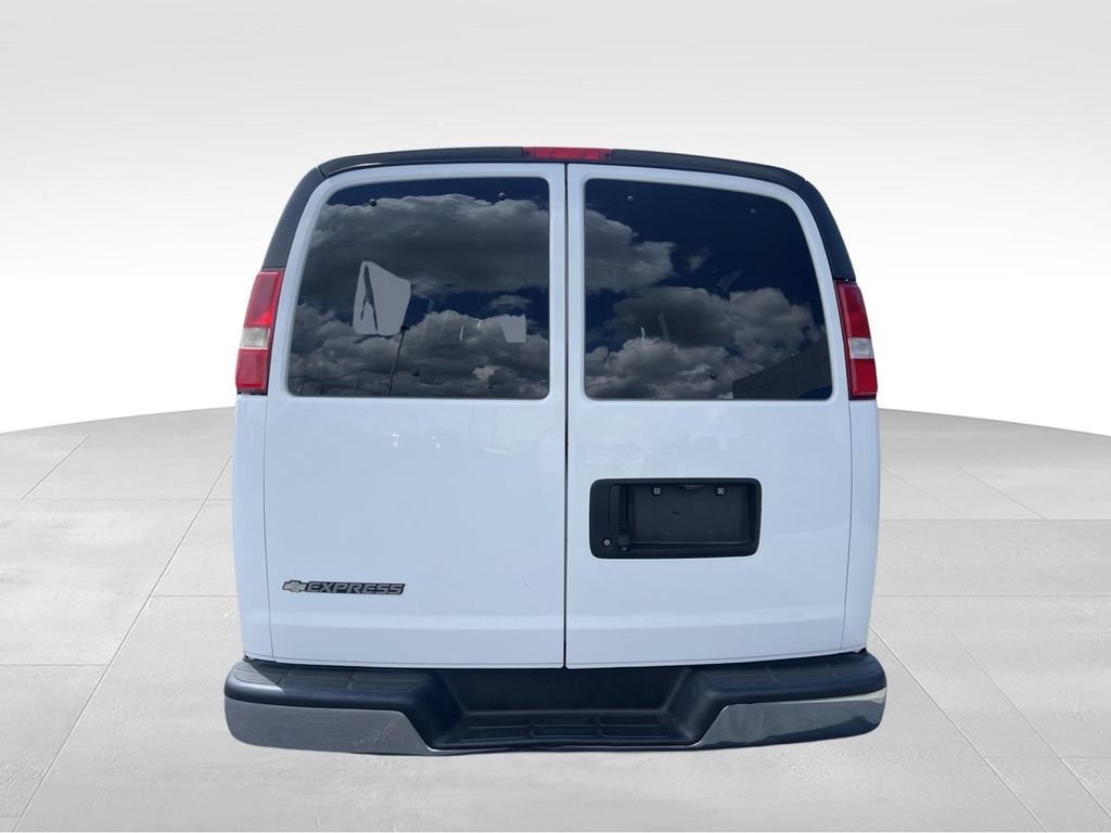 Used 2019 Chevrolet Express 3500 LT w/ LT Preferred Equipment Group RWD image 8