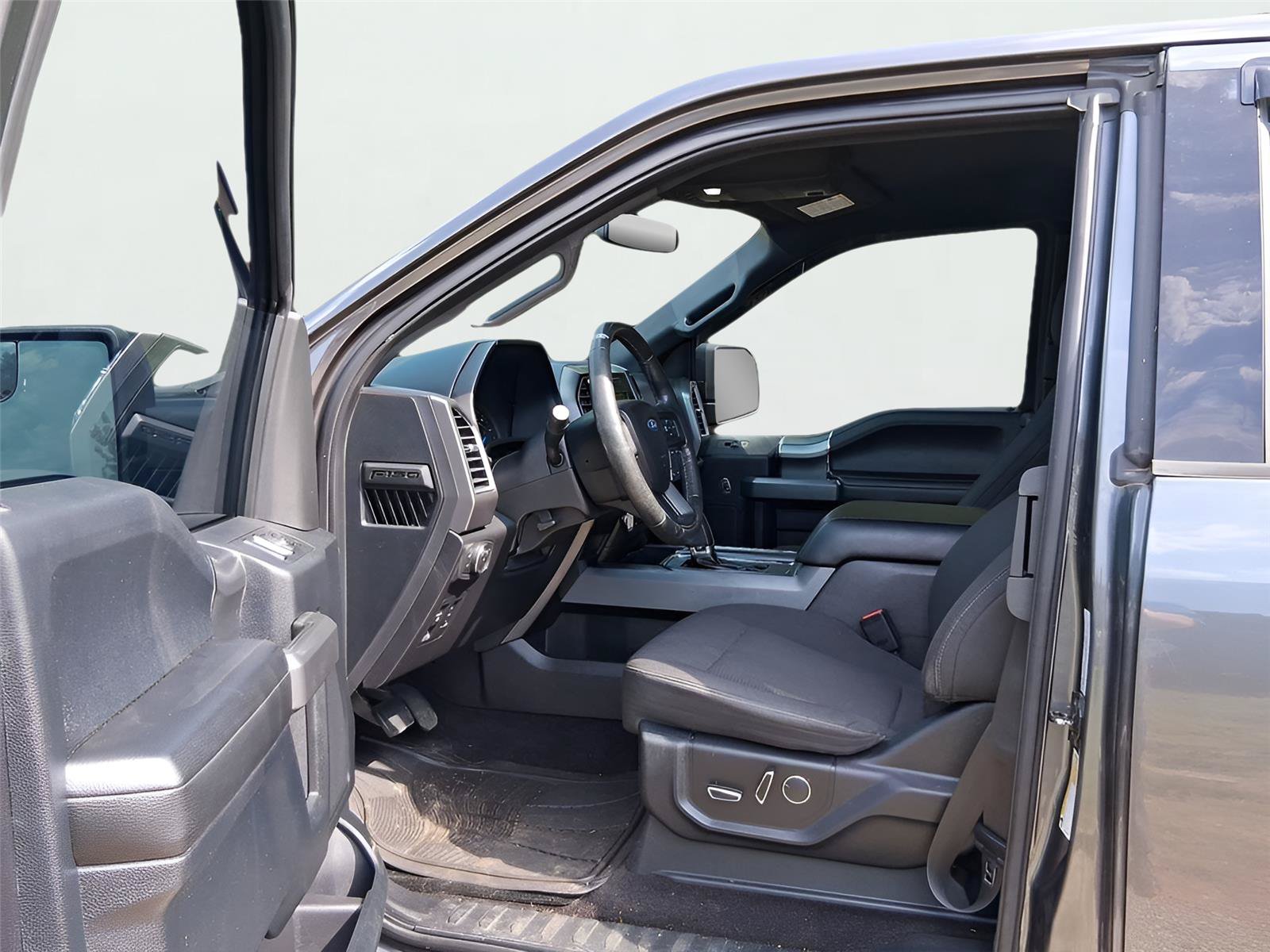Used 2016 Ford F150 XLT w/ Equipment Group 302A Luxury AWD/4WD image 13