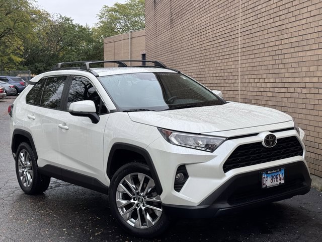 Used 2021 Toyota RAV4 XLE Premium image 2