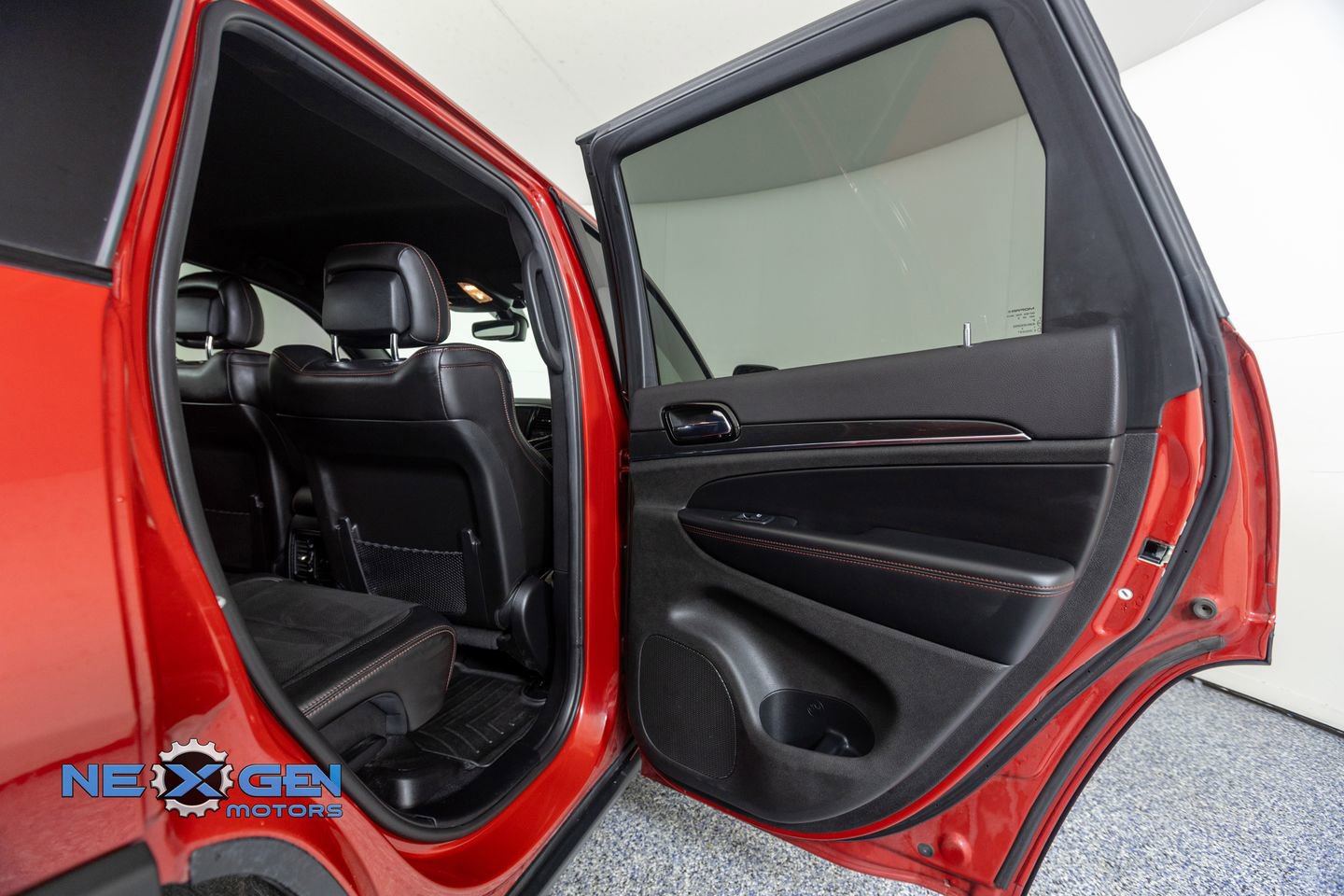 Used 2019 Jeep Grand Cherokee Trailhawk image 32