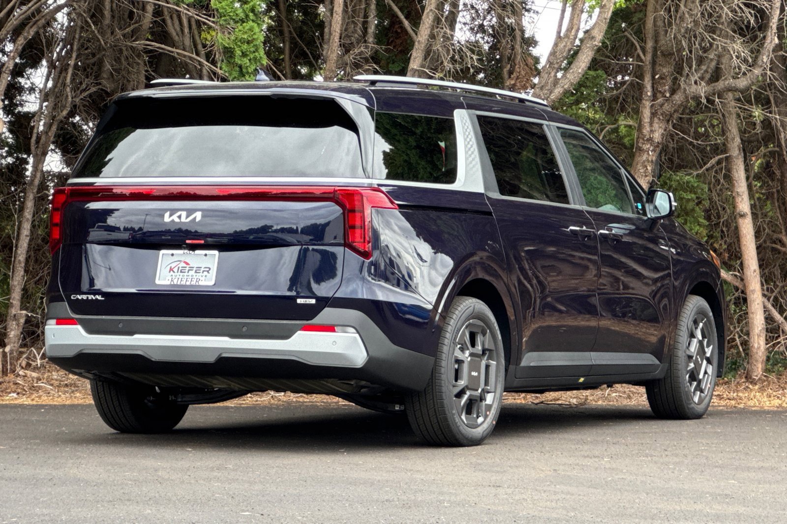 New 2026 Kia Carnival EX image 3