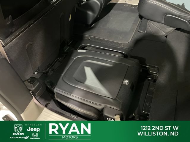 Used 2018 Chrysler Pacifica Touring-L FWD image 41