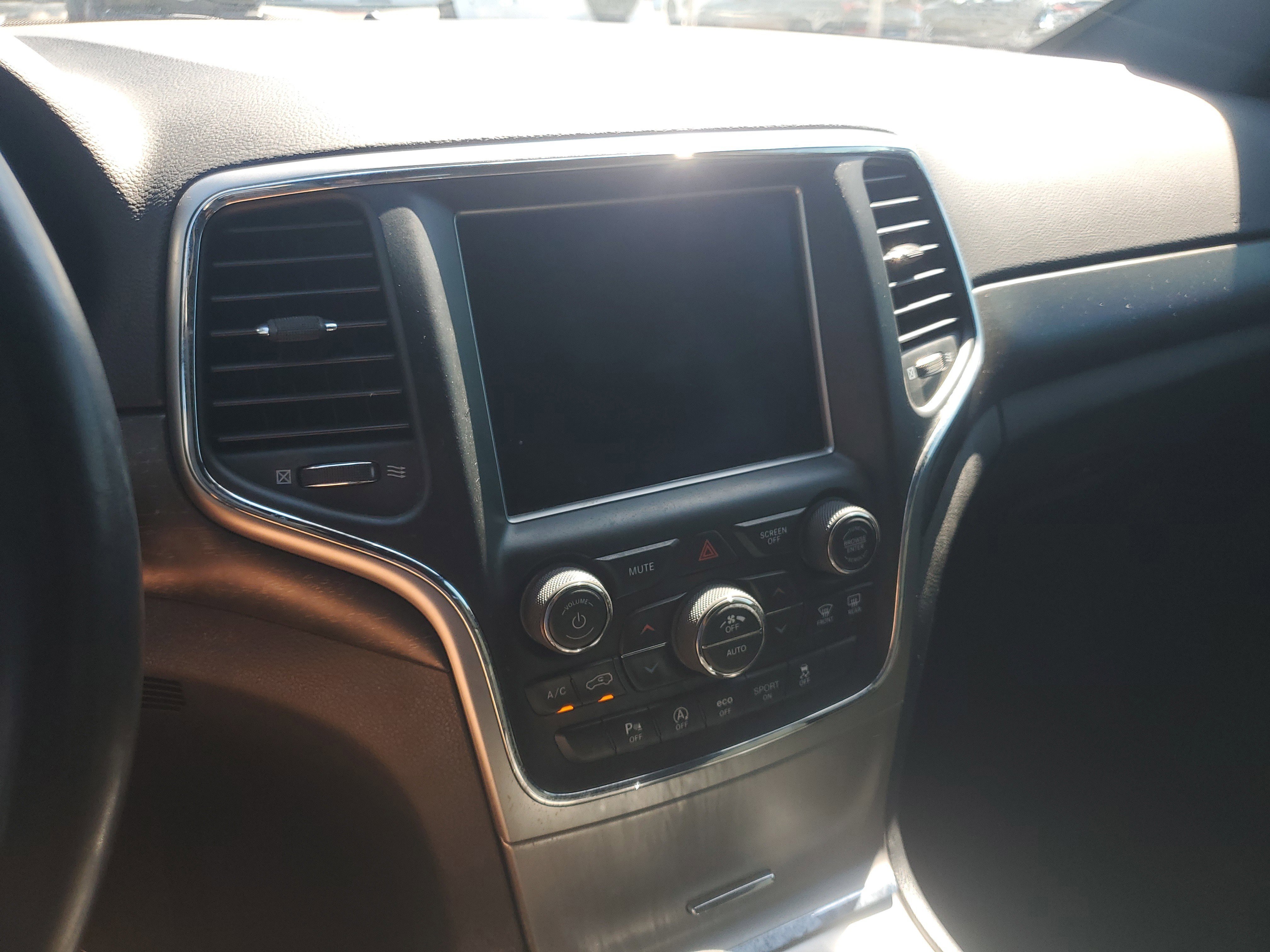 Used 2018 Jeep Grand Cherokee Laredo image 22