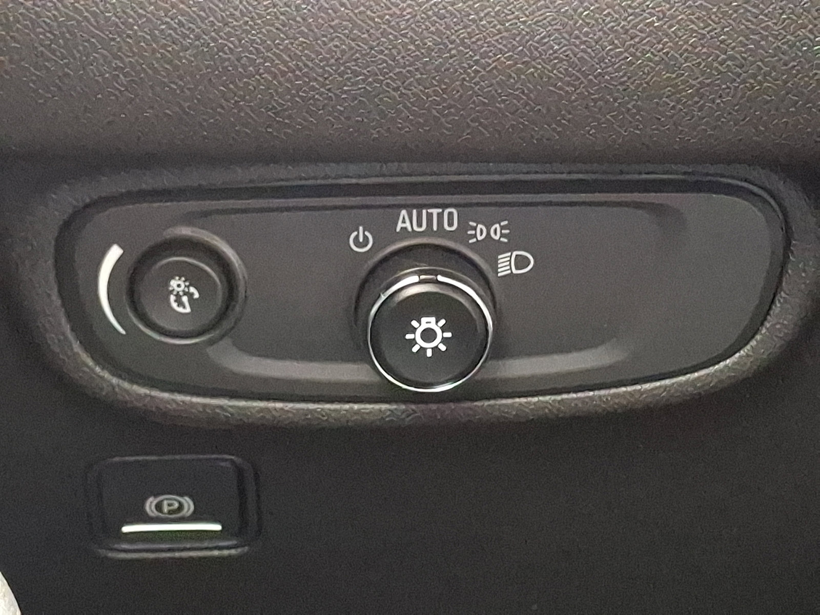 Used 2024 GMC Terrain SLE w/ Driver Convenience Package image 25