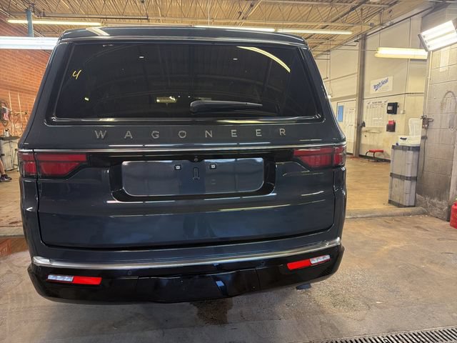 Used 2025 Jeep Wagoneer Series III w/ Premium Group I AWD/4WD image 4