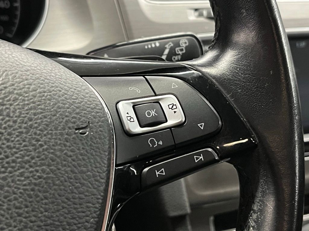 Used 2017 Volkswagen Golf S image 22