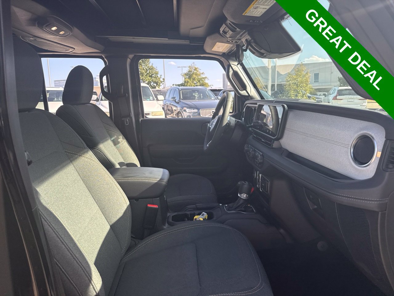 Used 2025 Jeep Wrangler Unlimited Sahara w/ Safety Group AWD/4WD image 9