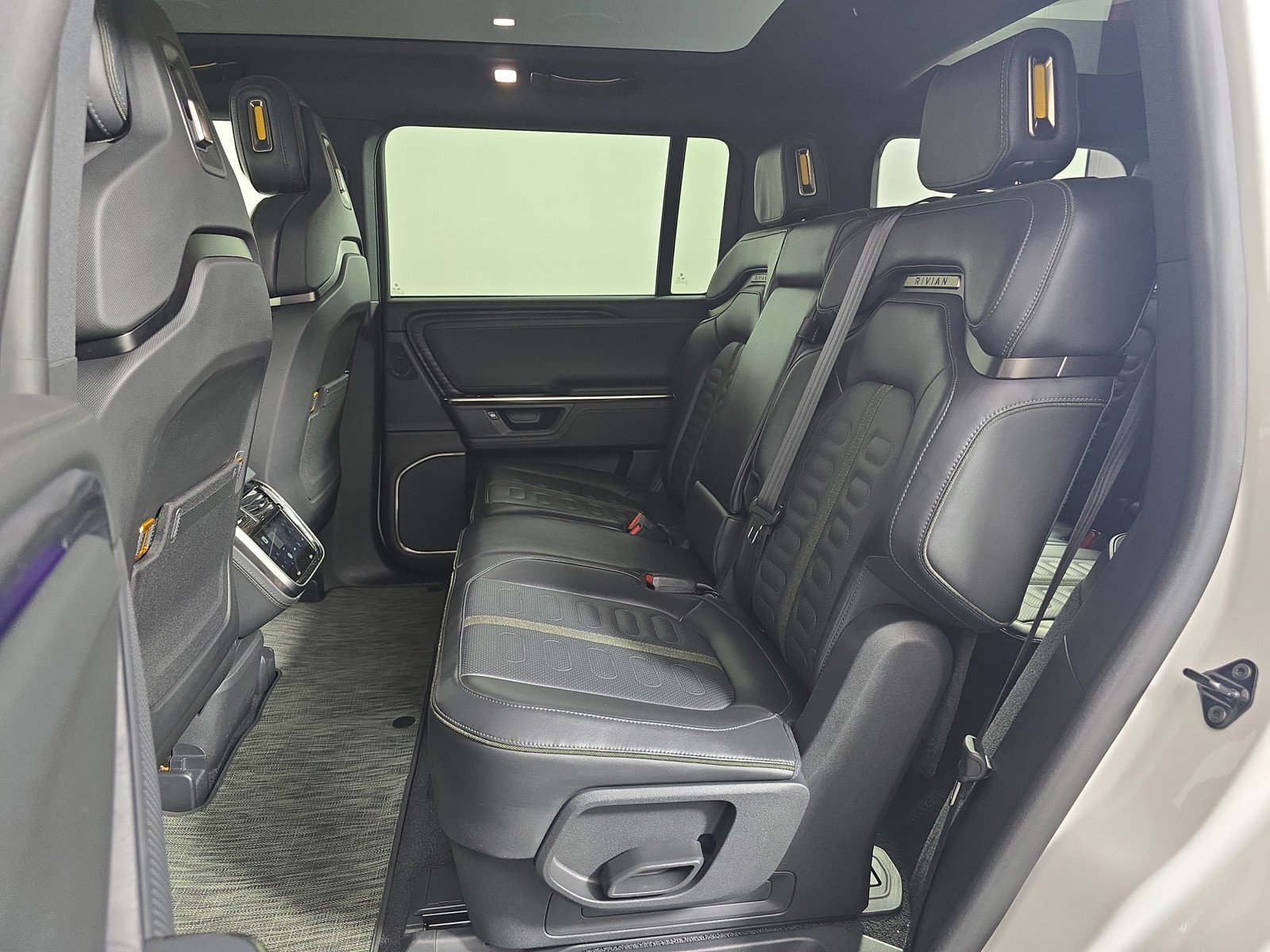Used 2025 Rivian R1S Adventure AWD/4WD image 21