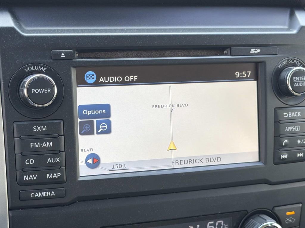 Used 2017 Nissan Titan SV image 23