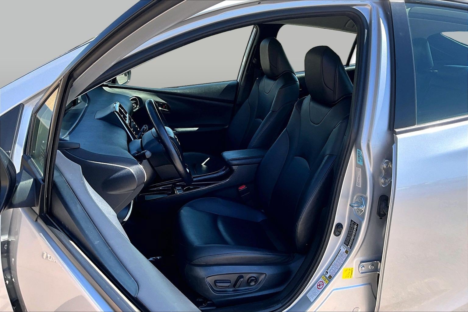 Used 2022 Toyota Prius XLE FWD image 25