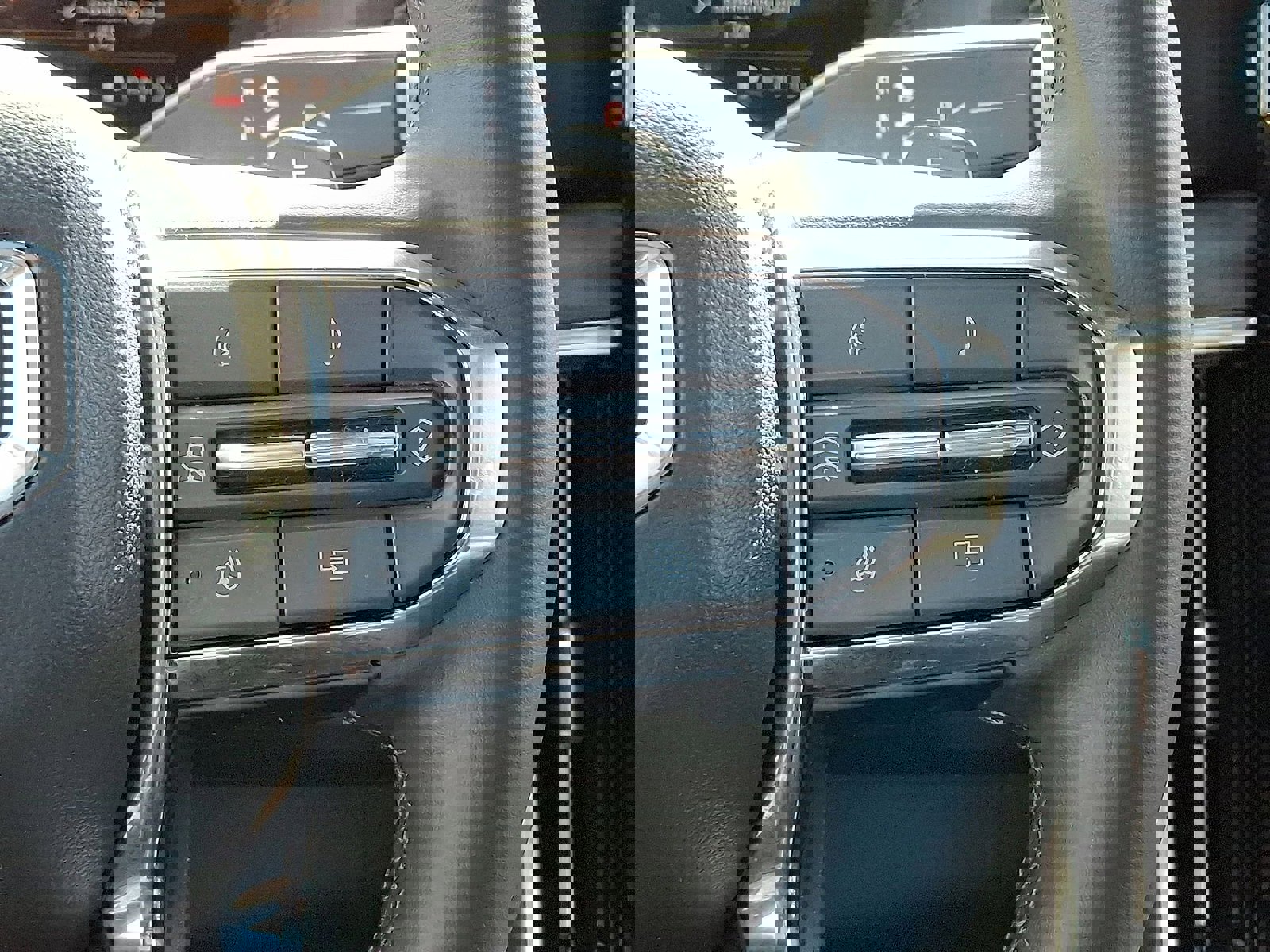 Certified 2025 GMC Yukon Denali w/ Sun & Power Step Package image 18