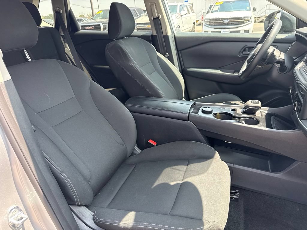 Used 2024 Nissan Rogue S AWD/4WD image 11