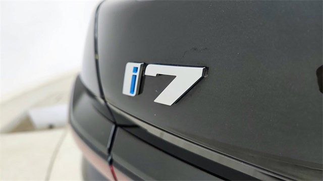 Used 2023 BMW i7 xDrive60 image 17
