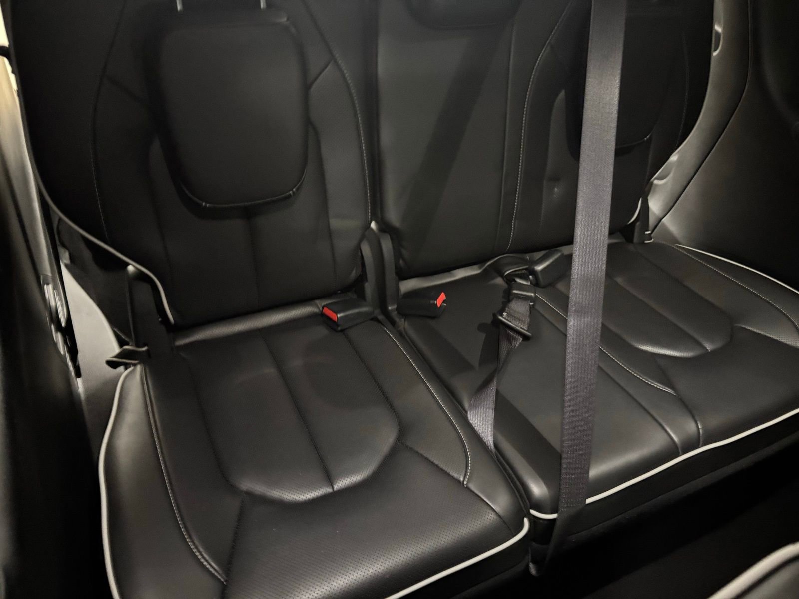 Used 2025 Chrysler Pacifica Limited FWD image 20