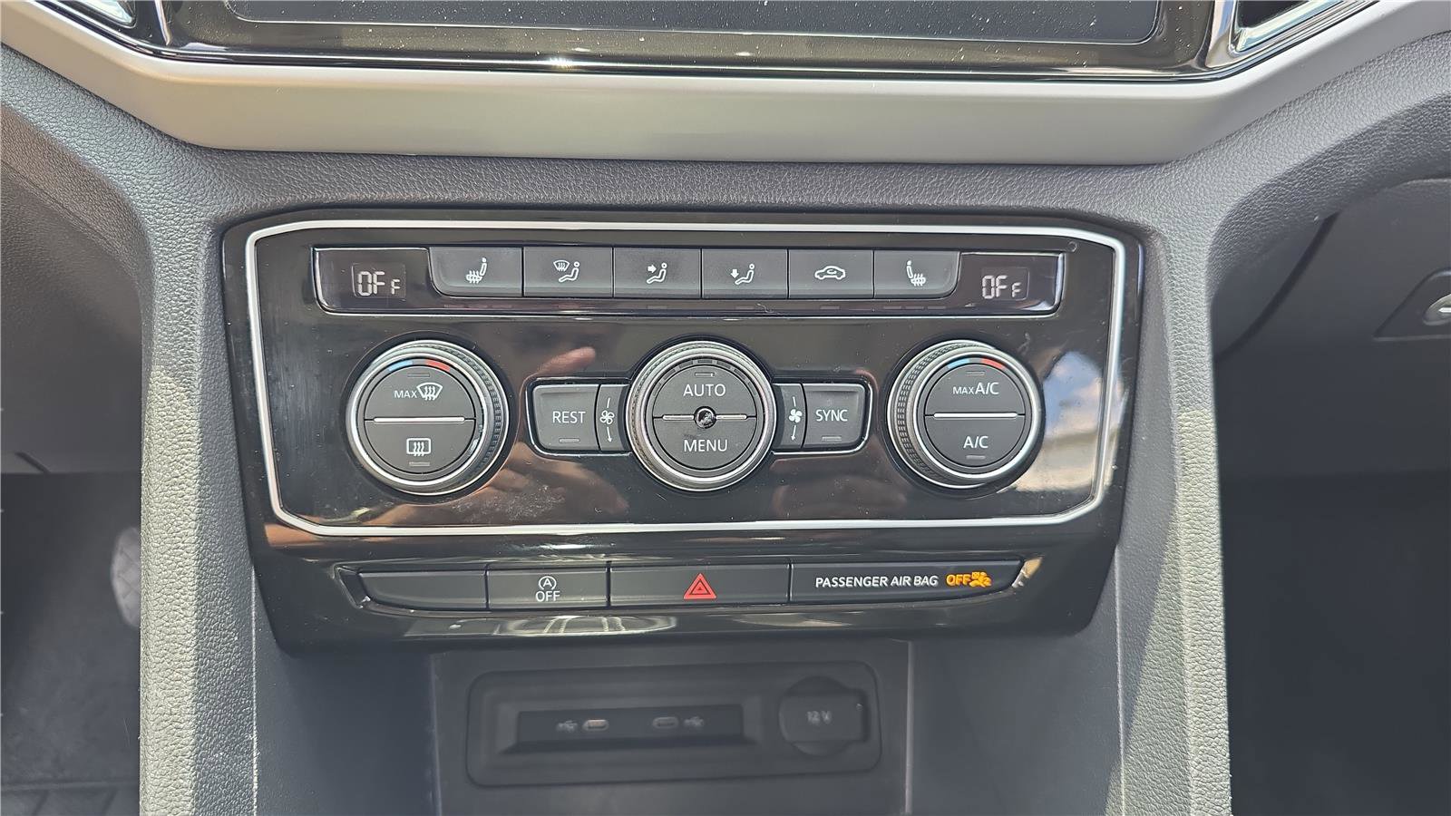 Used 2023 Volkswagen Atlas SEL AWD/4WD image 23