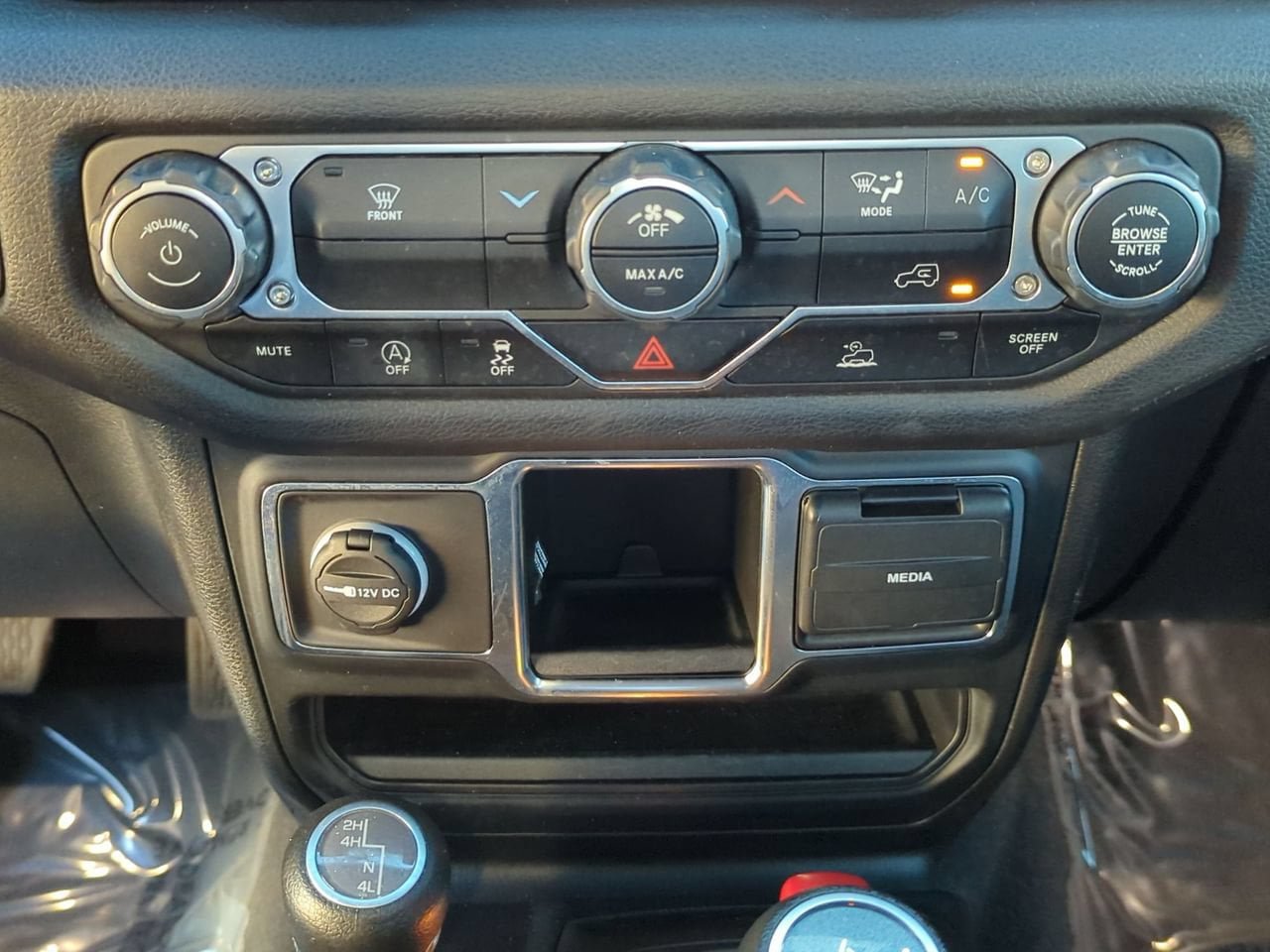 Used 2024 Jeep Wrangler Sport AWD/4WD image 17