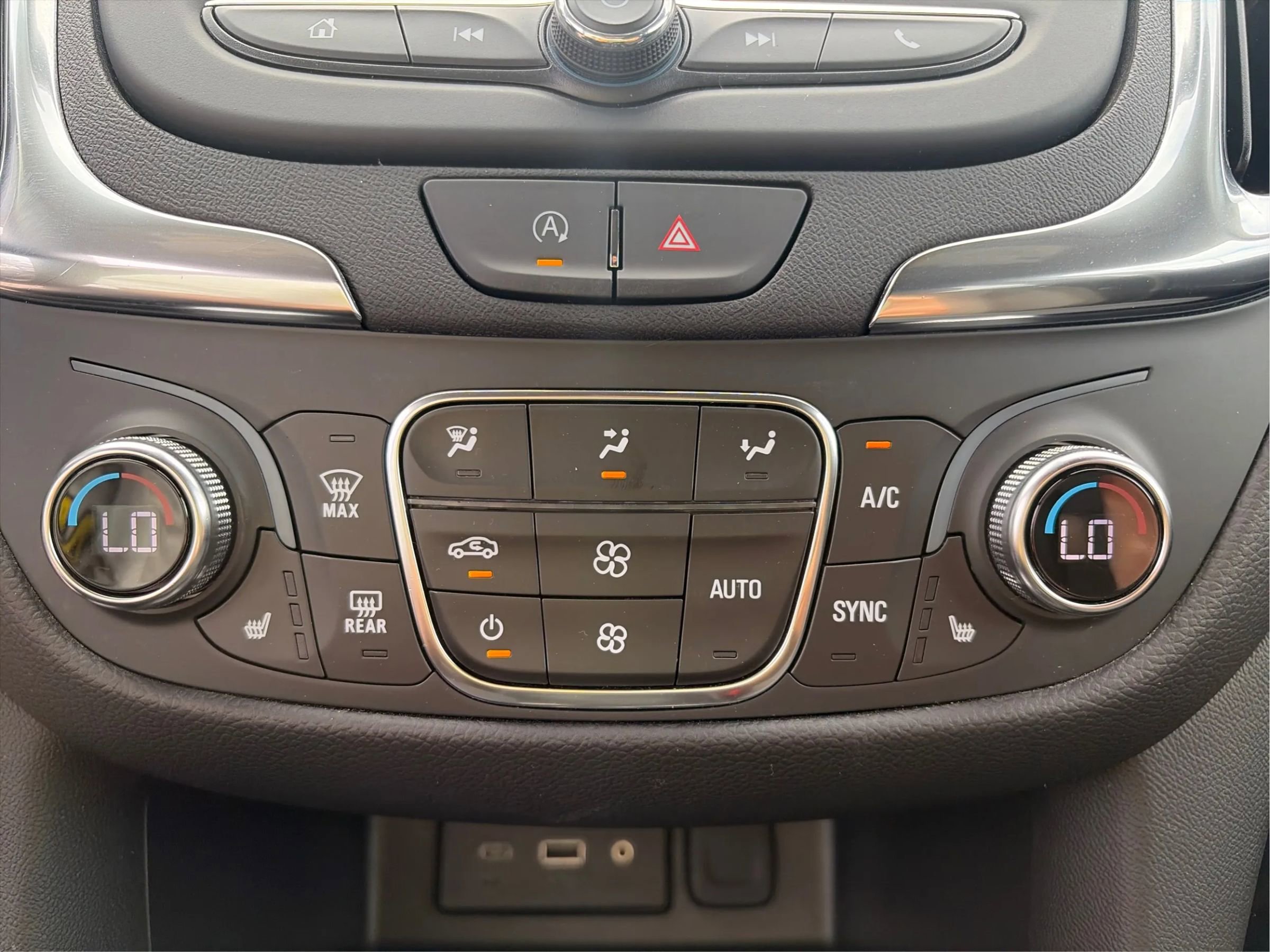 Used 2023 Chevrolet Equinox LT image 33