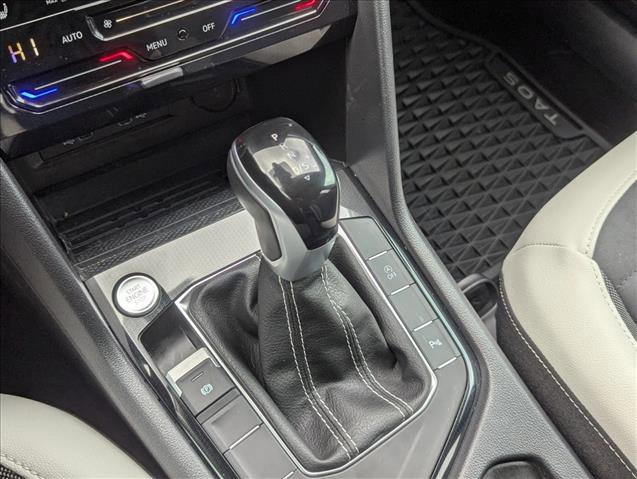 Certified 2025 Volkswagen Taos SE image 12