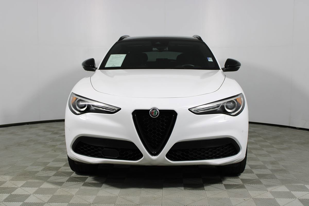 Used 2023 Alfa Romeo Stelvio Veloce image 2