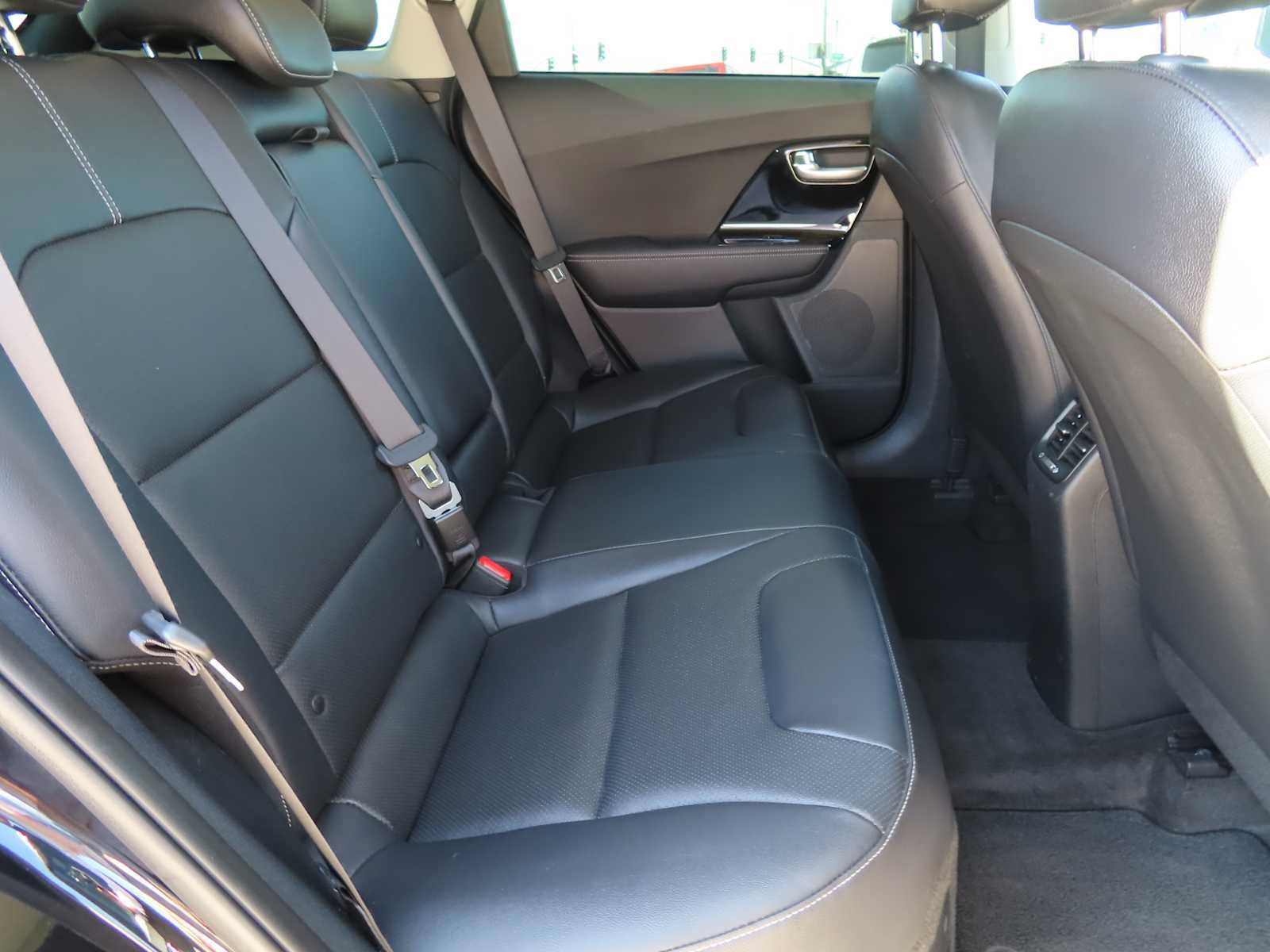 Used 2022 Kia Niro Touring Special Edition FWD image 17