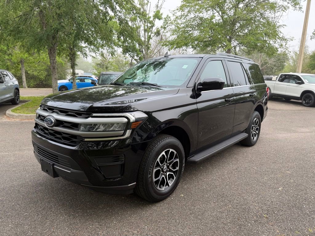 Used 2024 Ford Expedition XLT image 3