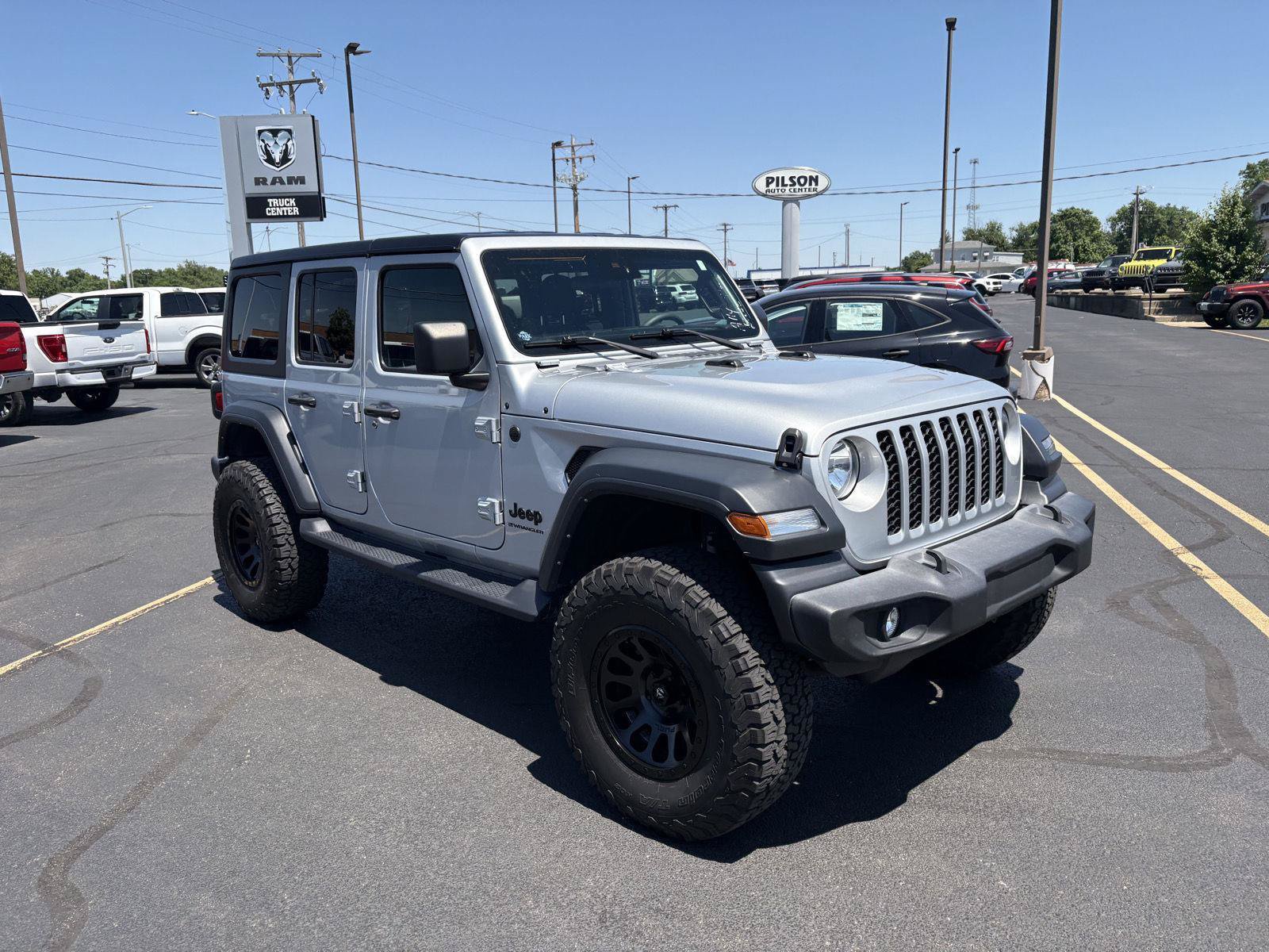 Used 2024 Jeep Wrangler Unlimited Sport AWD/4WD image 2