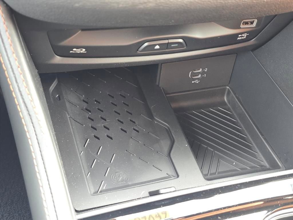 New 2026 Chrysler Pacifica Pinnacle w/ Trailer Tow Group AWD/4WD image 13